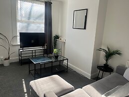 2bed Sleeps 3 - Central, Near Train Station, Wifi
