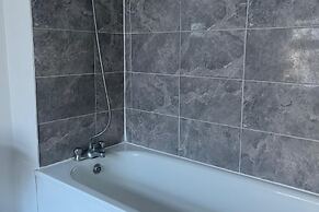 2bed Sleeps 3 - Central, Near Train Station, Wifi