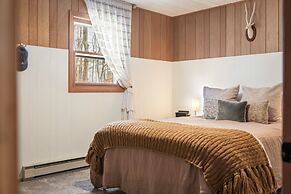 Burrow by Bidwell Cozy Arrowhead Lake Escape With Pools and Outdoor Ad