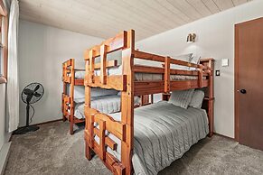 Burrow by Bidwell Cozy Arrowhead Lake Escape With Pools and Outdoor Ad