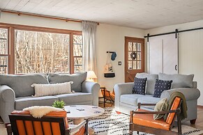 Burrow by Bidwell Cozy Arrowhead Lake Escape With Pools and Outdoor Ad