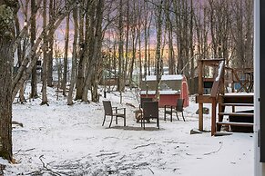 Burrow by Bidwell Cozy Arrowhead Lake Escape With Pools and Outdoor Ad