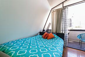 Melbourne Skyline Suite CBD with views