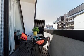 Melbourne Skyline Suite CBD with views