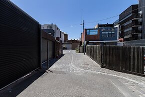 Melbourne Skyline Suite CBD with views