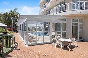 Ocean View Coastal Haven in Burleigh