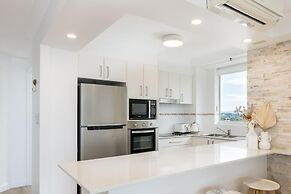 Ocean View Coastal Haven in Burleigh