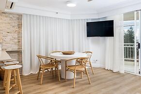 Ocean View Coastal Haven in Burleigh