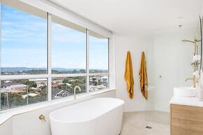 Ocean View Coastal Haven in Burleigh
