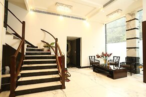 The Exotica Grandeur