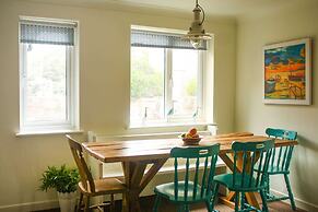 Host Stay The Mousetrap