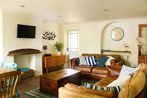 Host Stay The Mousetrap