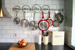 Host Stay The Mousetrap