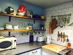 Host Stay The Mousetrap