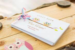 Host Stay Two Hoots Chalet