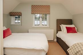 Home Farm Holiday Homes - Sleeps 26 - From 1415 Per Night
