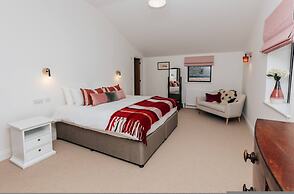 Home Farm Holiday Homes - Sleeps 26 - From 1415 Per Night