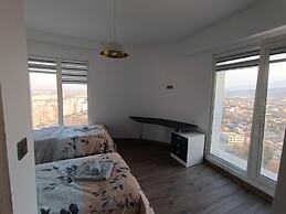 18th Floor Secure Luxury Condo With Pool & Fitness Included In Price