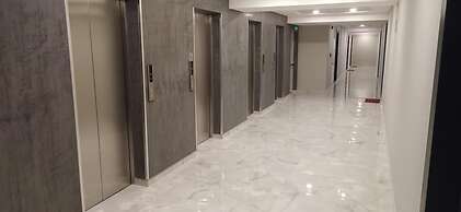 18th Floor Secure Luxury Condo With Pool & Fitness Included In Price