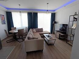 18th Floor Secure Luxury Condo With Pool & Fitness Included In Price