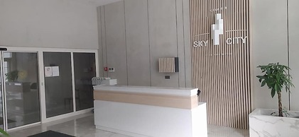 18th Floor Secure Luxury Condo With Pool & Fitness Included In Price