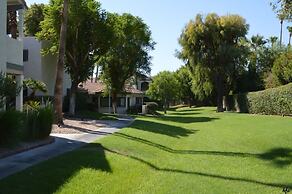 2BD Ground Floor Condo in Gated Gardens Pool Spa