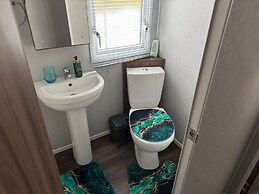 Berwick-upon-tweed - Caravan - Sleeps 6 - Parking