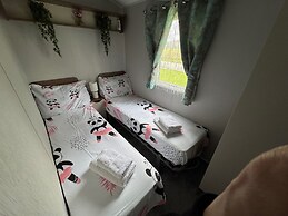 Berwick-upon-tweed - Caravan - Sleeps 6 - Parking