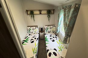 Berwick-upon-tweed - Caravan - Sleeps 6 - Parking