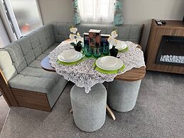 Berwick-upon-tweed - Caravan - Sleeps 6 - Parking