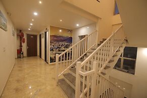 Hotel Vrajraj Palace