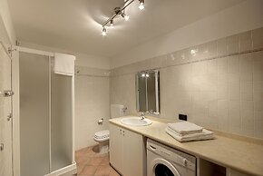 Lovely Flat With Shared Pool and Amazing Lake View