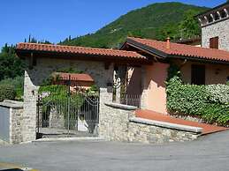 Lovely Flat With Shared Pool and Amazing Lake View