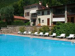 Lovely Flat With Shared Pool and Amazing Lake View
