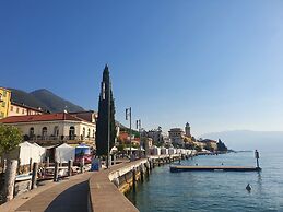 Lovely Flat With Shared Pool and Amazing Lake View