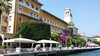 Lovely Flat With Shared Pool and Amazing Lake View