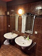 Large Apartment for 3-10 People Near Halle and Leipzig