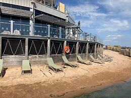 Caravan-sleep8-hottub-freep-balcony-familyfriendly