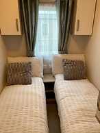 Caravan-sleep8-hottub-freep-balcony-familyfriendly