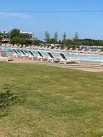 Caravan-sleep8-hottub-freep-balcony-familyfriendly