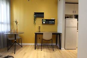 Solo STU apt TAU By Sea N Rent - C Bldg.