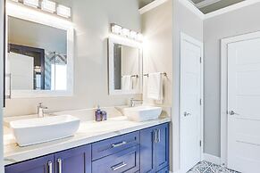 Community Pool & Courts: Missouri City Gem w/ Yard