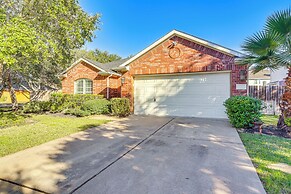 Community Pool & Courts: Missouri City Gem w/ Yard