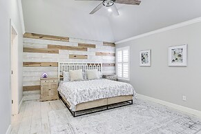 Community Pool & Courts: Missouri City Gem w/ Yard