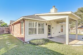 Community Pool & Courts: Missouri City Gem w/ Yard