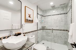 Walk to Crab Cove Beach: Alameda Home w/ Game Room