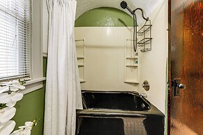 2 Mi to Dtwn: Spacious Apartment in Joliet