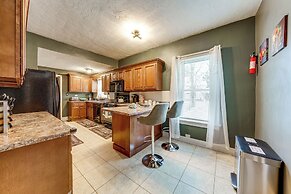 2 Mi to Dtwn: Spacious Apartment in Joliet