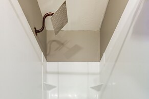 2 Mi to Dtwn: Spacious Apartment in Joliet