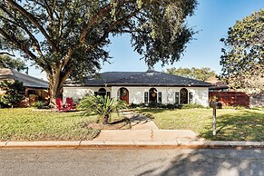 3 Mi to Downtown Mcallen: Quiet Home w/ Pool